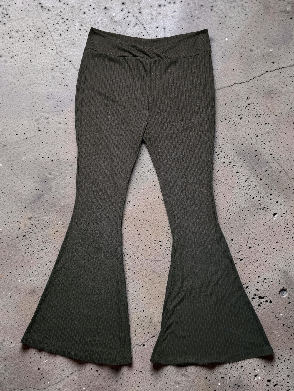 RUE21 Black Ribbed Flared Leggings. Size LG. Excellent Condition!